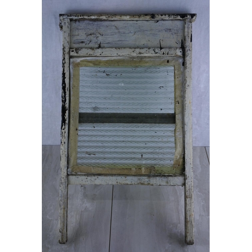 75 - An antique washboard. Approx 58x33cm.