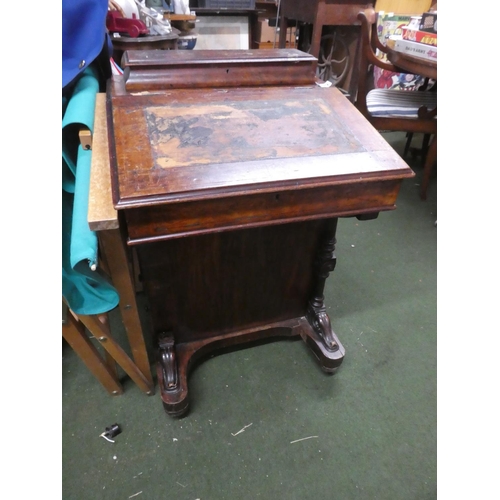 630 - An antique mahogany davenport writing bureau for restoration.