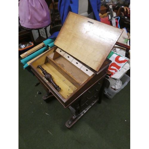 630 - An antique mahogany davenport writing bureau for restoration.