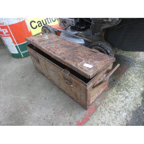 662 - A vintage ammunition box.