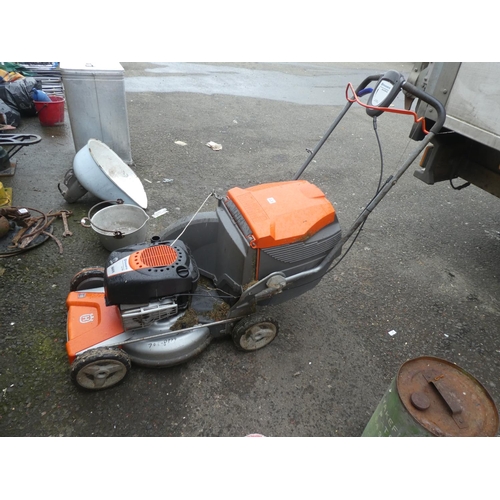 670 - A Husqvarna LC48V self propelled petrol lawnmower (untested).