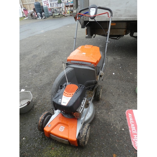 670 - A Husqvarna LC48V self propelled petrol lawnmower (untested).