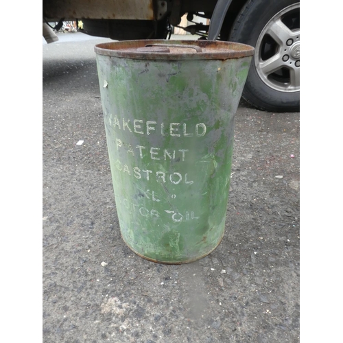 672 - A Wakefield Motor oil can.