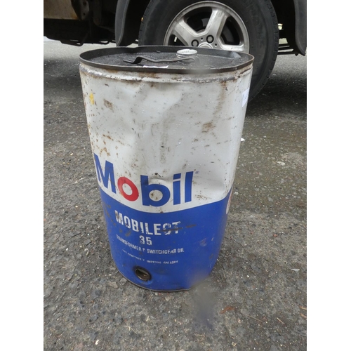 673 - A Mobil motor oil can.