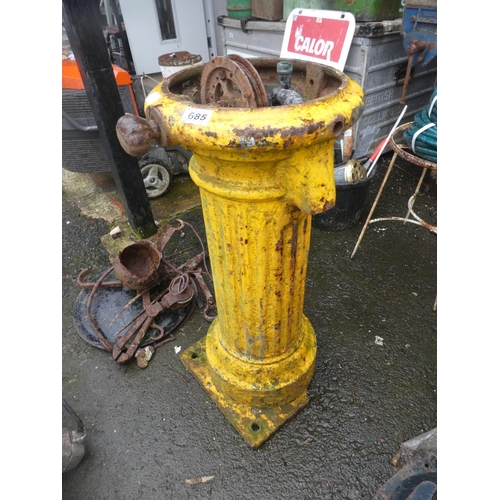 685 - A stunning antique cast iron pump base, 'Glenfield Kenned limited Kilmarnock'.  Approx 83cm.