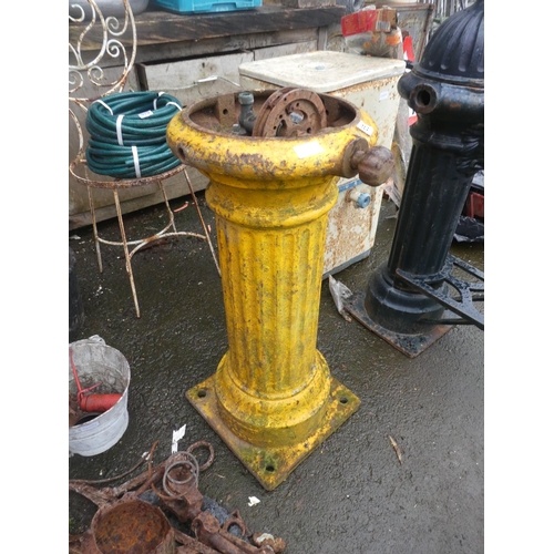 685 - A stunning antique cast iron pump base, 'Glenfield Kenned limited Kilmarnock'.  Approx 83cm.