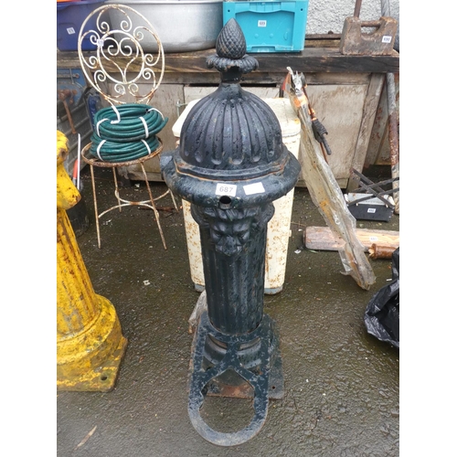 687 - A stunning cast iron pump/ fountain with lion mask head.  Approx 106cm.