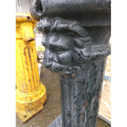 687 - A stunning cast iron pump/ fountain with lion mask head.  Approx 106cm.