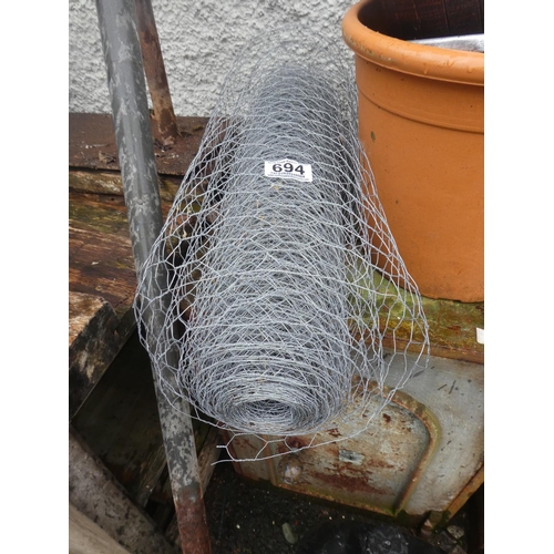 694 - A roll of chicken wire.