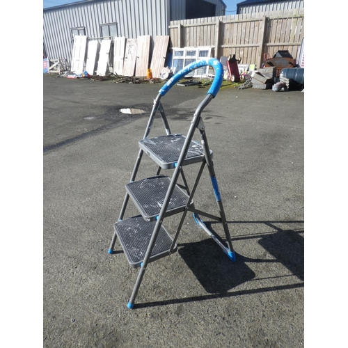 706 - A folding step ladder.