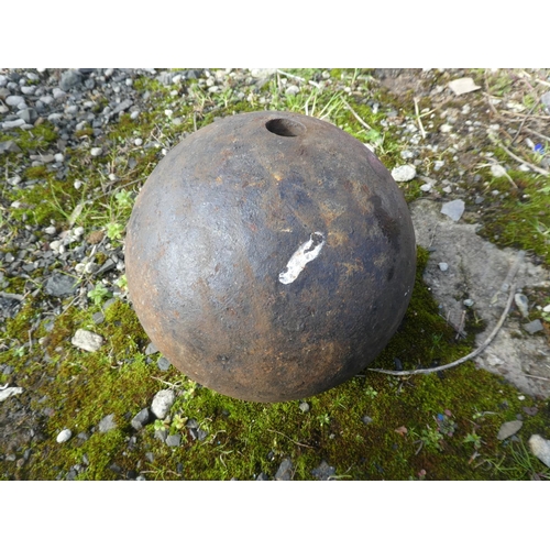 713 - An antique cannon ball