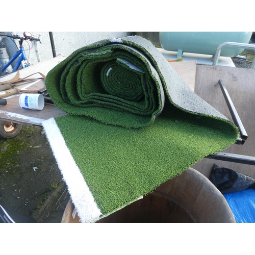 724 - A roll of artificial turf.