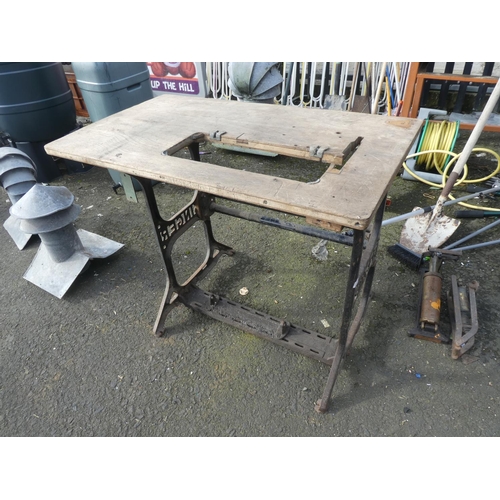 760 - A antique Singer sewing machine base and table.