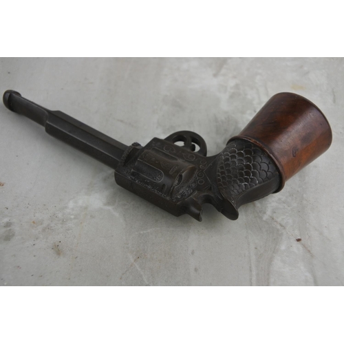 23 - A vintage novelty smokers pipe, modeled as a revolver/ pistol.