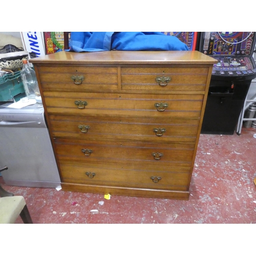 650 - A stunning antique chest of six drawers. Approx 122x122x54cm.