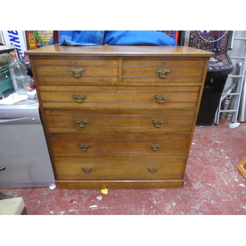 650 - A stunning antique chest of six drawers. Approx 122x122x54cm.