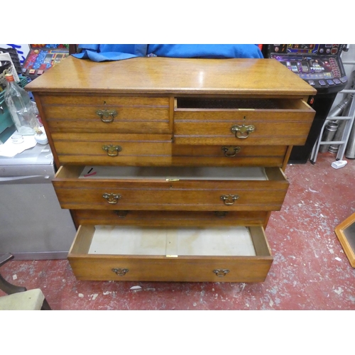 650 - A stunning antique chest of six drawers. Approx 122x122x54cm.