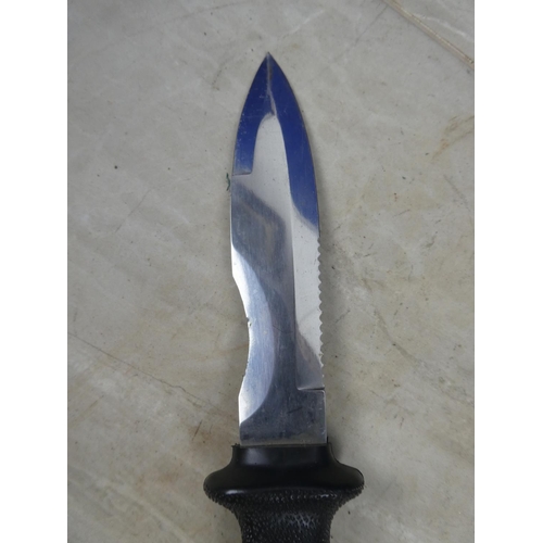 237 - A Jhua divers knife.