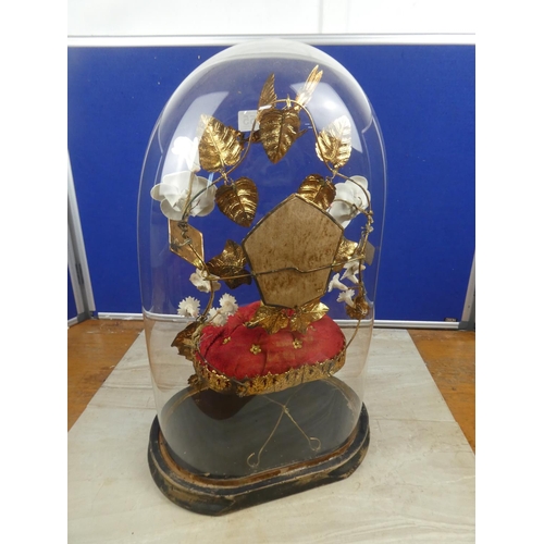 255 - A stunning antique Globe de Mariée in glass dome.  Approx 52x30x20cm.