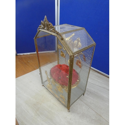 256 - A stunning antique Globe de Mariée in glass case.  Approx 41x23x15cm.