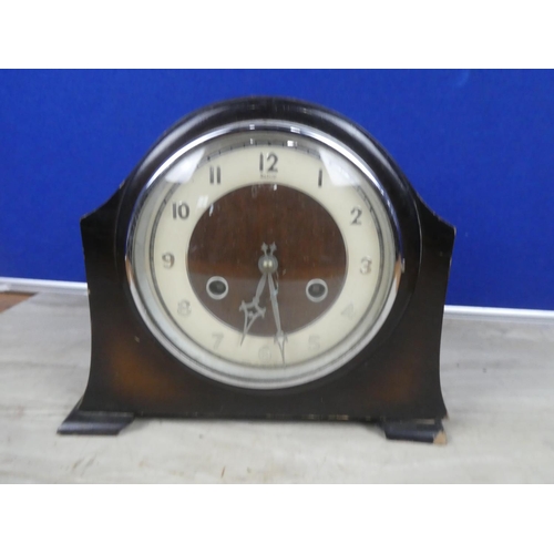 357 - A vintage Andrew mantle clock.