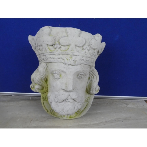 359 - A large 'King of Clubs' garden planter. Approx 28x24x16cm.