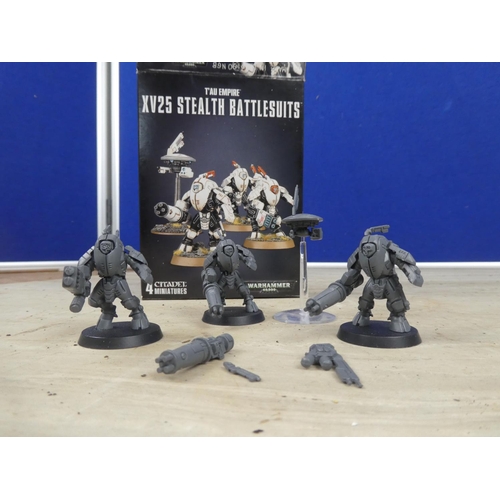 383 - A boxed Warhammer 40,000 T'Au Empire XV25 Stealth Battlesuits.