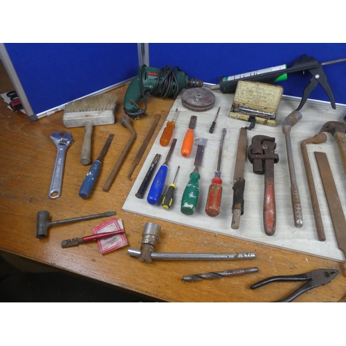 392 - A lot of vintage woodworking tools and more.