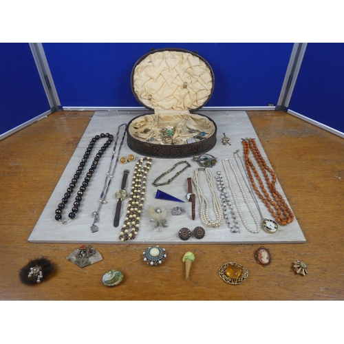 308 - A vintage jewellery case and a lot of assorted vintage necklaces, brooches and lots more.