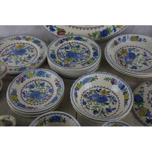 147 - A large lot of Mason's Ironstone 'Regency' dinner ware.