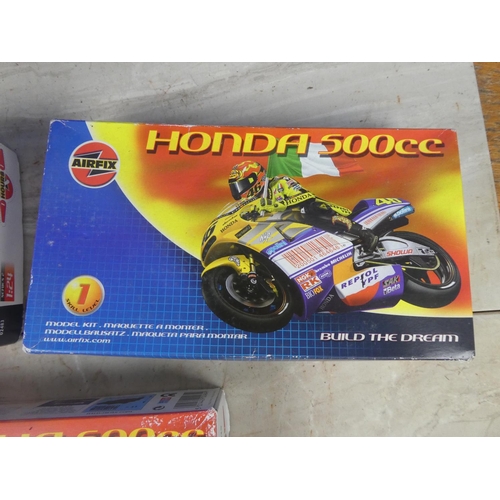 414 - Three boxed Airfix model kits, Suzuki 500cc, Honda 500cc and Yamaha 500cc.