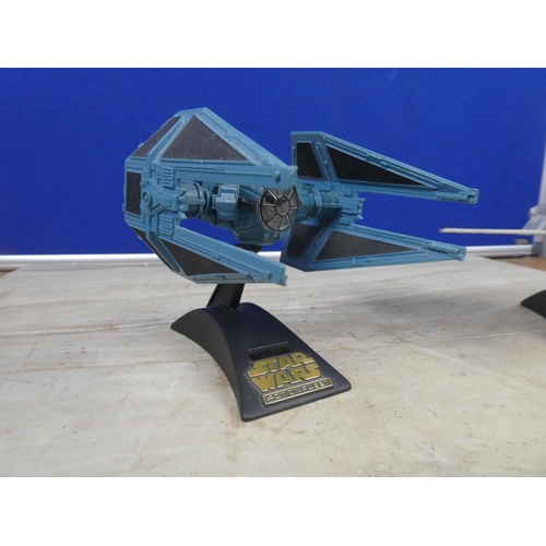 422 - Two Star Wars Action Fleet figures.