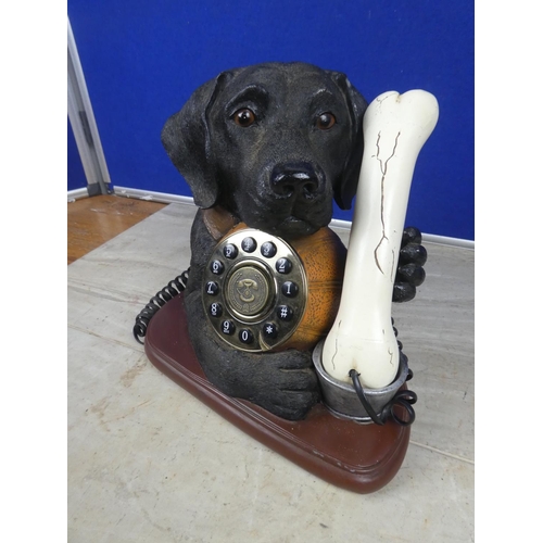 453 - A novelty telephone in the style of a dog.