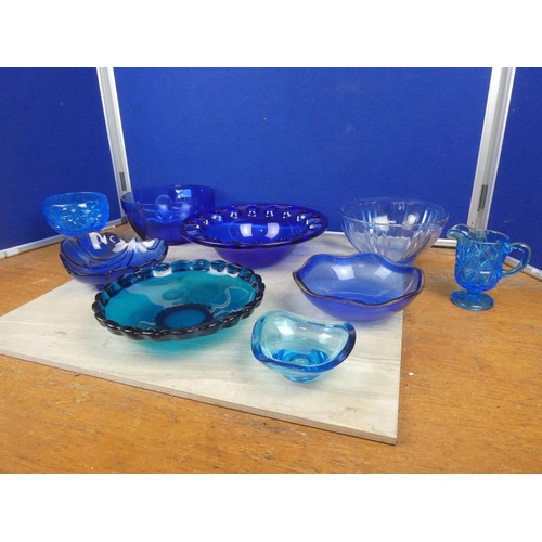 522 - A collection of vintage blue glass ware.