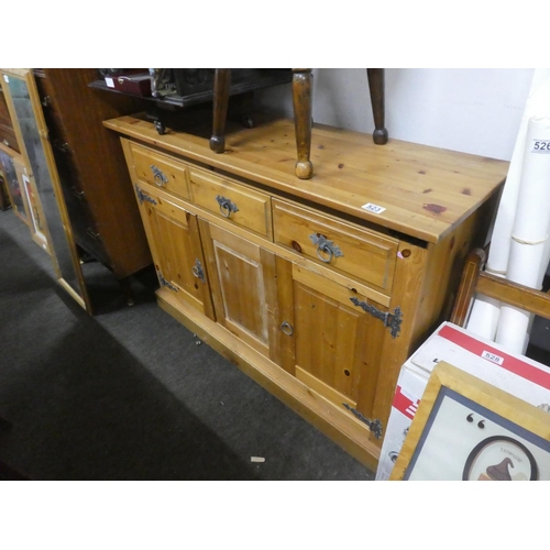 523 - A modern pine sideboard.  Approx 118x81x40cm.