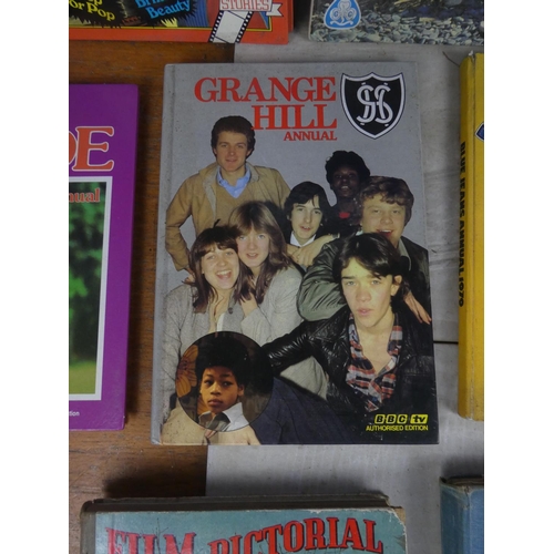 546 - A collection of vintage annuals and books to include Grange Hill, Blue Jeans and more.