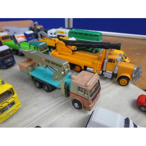 547 - A large box of assorted toy vehicles.