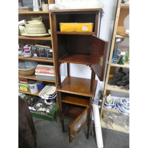 570 - A stunning pair of antique mahogany bedside lockers.  Approx 41x73x33cm.