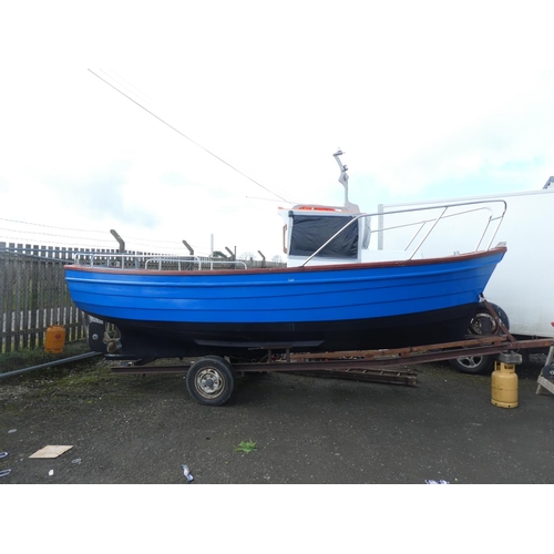 572 - A stunning 19ft fiber glass fishing boat, inboard engine, with cabin and boat trailer. To include a ... 