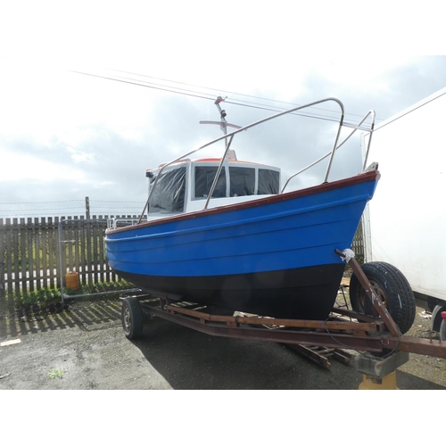 572 - A stunning 19ft fiber glass fishing boat, inboard engine, with cabin and boat trailer. To include a ... 