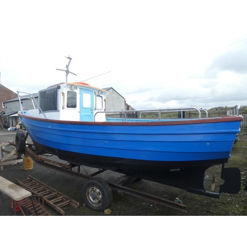 572 - A stunning 19ft fiber glass fishing boat, inboard engine, with cabin and boat trailer. To include a ... 