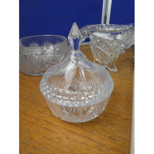 577 - A large lot of vintage pressed glassware.