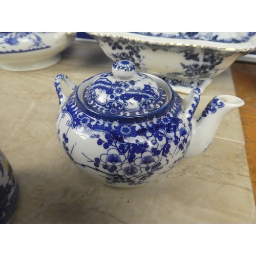 578 - A large lot of antique blue and white ceramic ware.