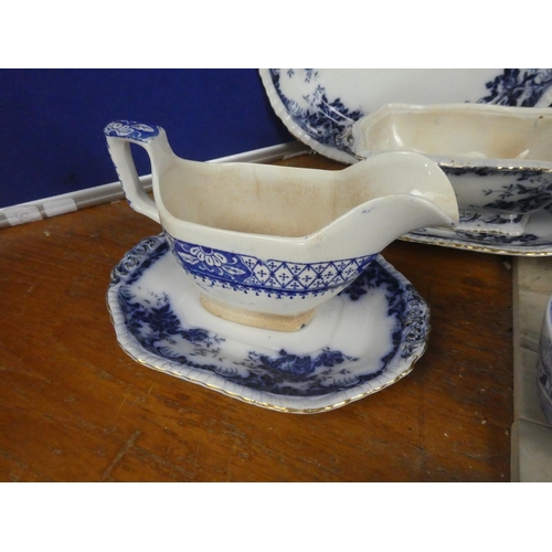 578 - A large lot of antique blue and white ceramic ware.