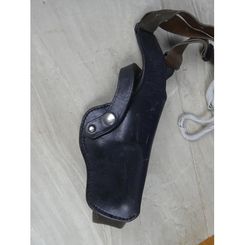 586 - A vintage Highmark leather gun holster.