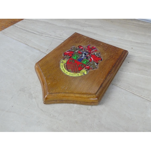 588 - A wooden wall plaque 'Prorsum Semper'.  Approx 15x20cm.