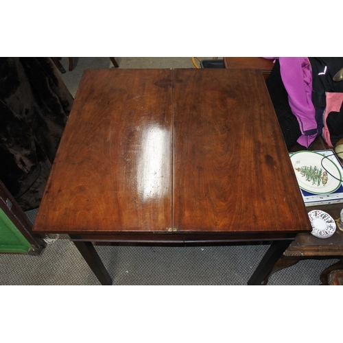 629 - An antique mahogany gate leg turn over table.  Approx 92x76x92cm.