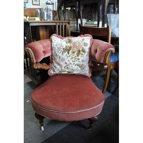 653 - A stunning antique maple framed tub style chair and cushion.