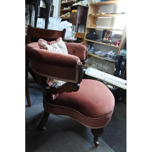 653 - A stunning antique maple framed tub style chair and cushion.