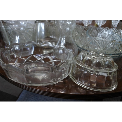 655 - A large collection of glassware.